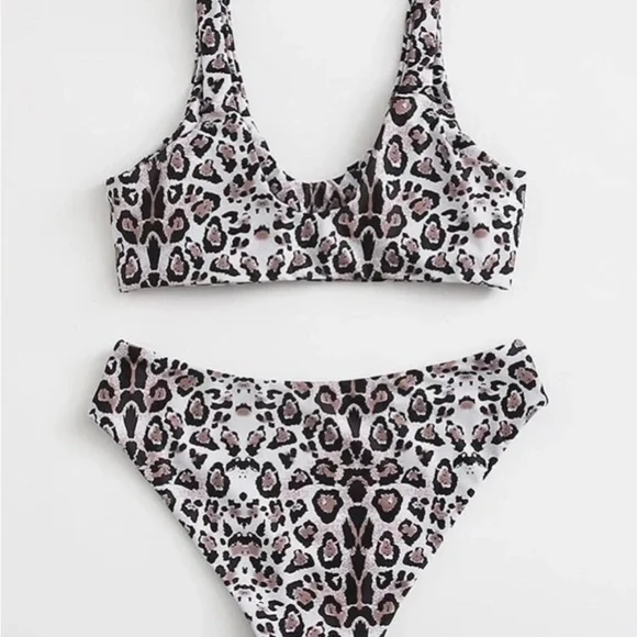 Bikini - Picture 2 of 2